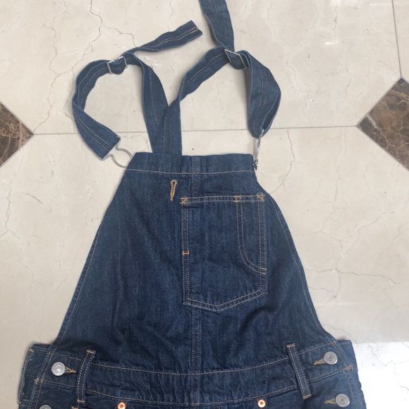 Levi’s dark denim overalls - Picture 4 of 10
